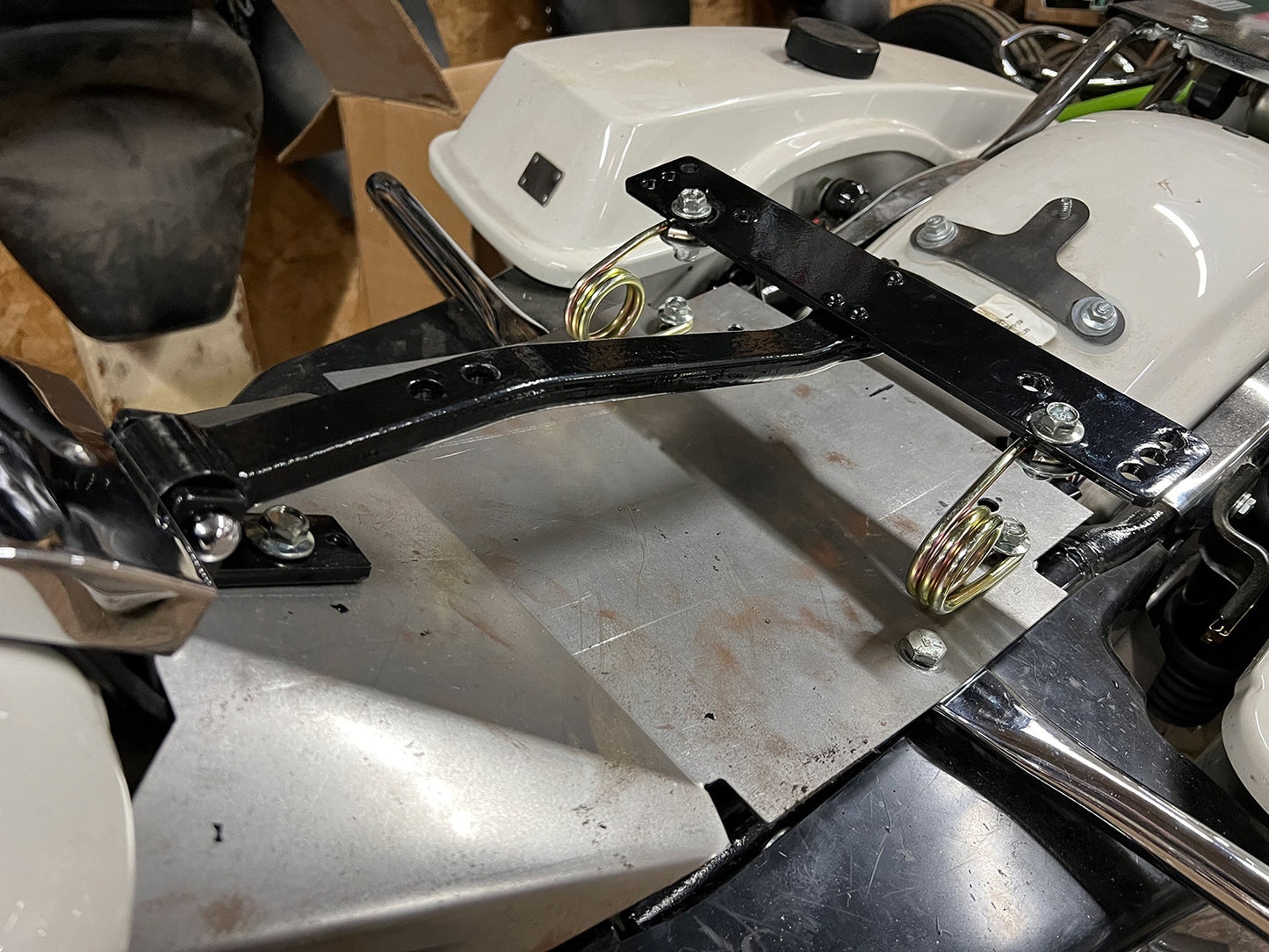 HARLEY Seat Base Mount Plate Black fits 2008-UP FLT,