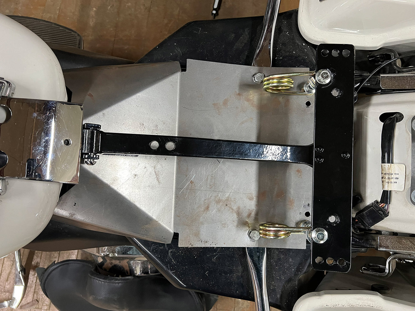 HARLEY Seat Base Mount Plate Black fits 2008-UP FLT,
