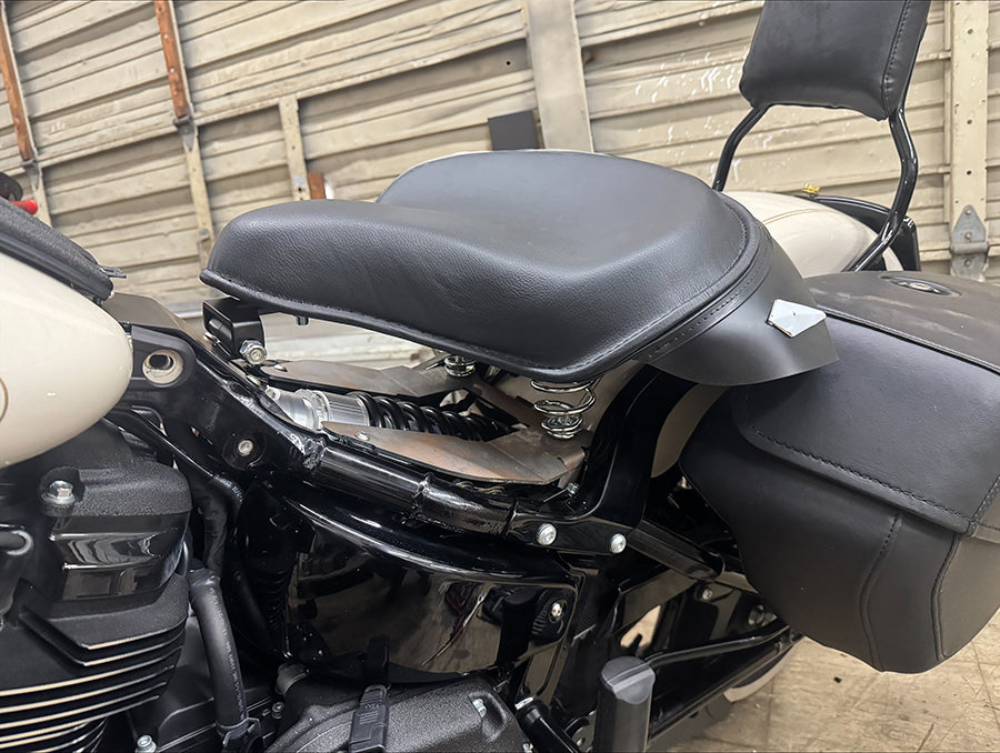 HARLEY Police Solo Seat Kit fits 2018-UP FXST,
