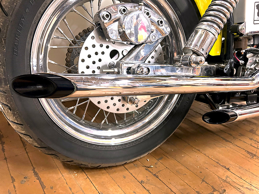 HARLEY MCM Auspuff Drag Pipe Set mit schwarzen Endkappen Passend für 1970–1984 FXE,