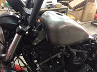 HARLEY 2,4-Gallonen-Benzintank passend für 2007-UP XL, 883R, 883N und 1200N mit EFI