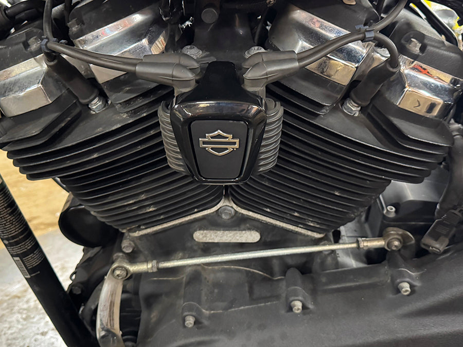 HARLEY OE M8 Logo Spulendeckel Passt auf 2018-UP FLST, 2018-UP FXST,
