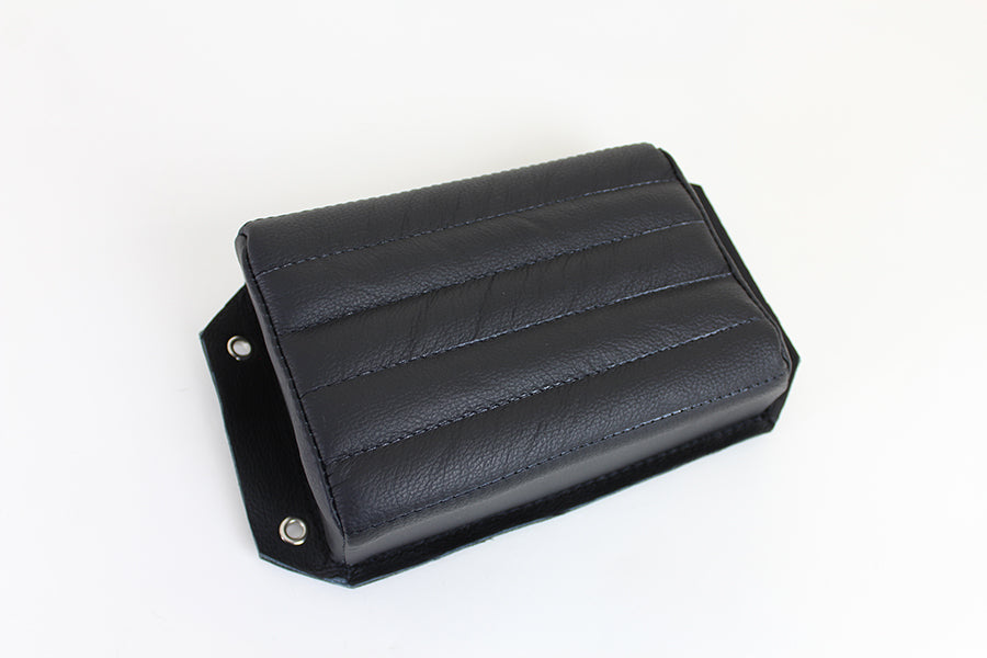 HARLEY Bates Sozius-Pad aus schwarzem Leder für 0- Custom, Anwendung