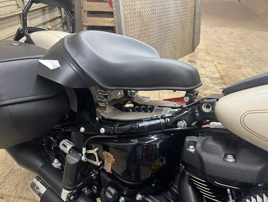 HARLEY Police Solo Seat Kit  2018-UP  FXST