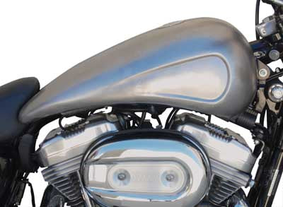 Custom Chrome HARLEY 2IN STRETCH 4GAL EFI XL TANK INDNTD SCRW BNG