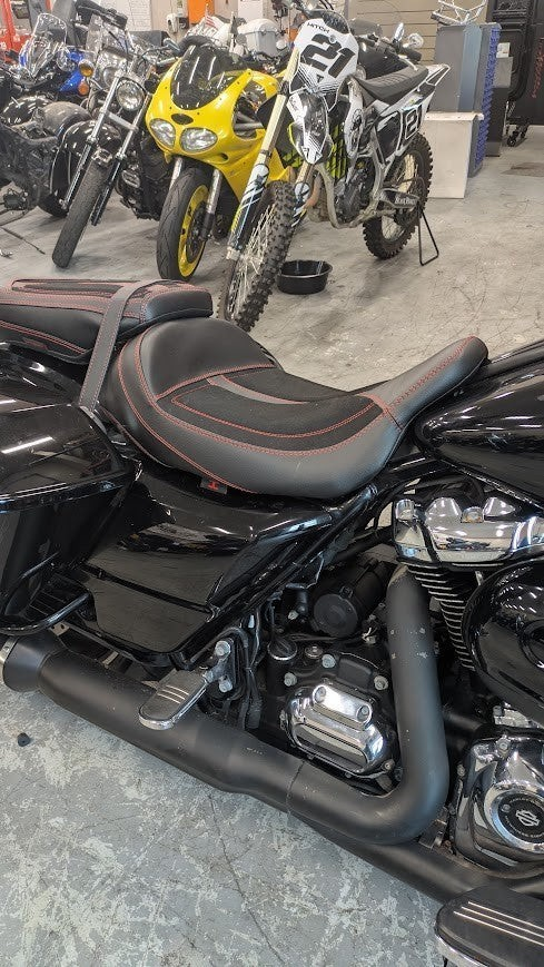 Harley Davidson Touring GEL Seat for CVO Road Street Electra Glide Bagger | Legacy