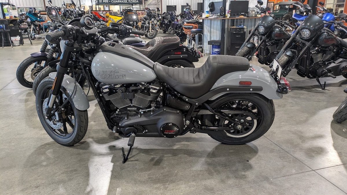Champ Customs Performance Gripper Dual Hybrid GEL Seat for Softail low rider Tuk&Roll 2018-2025