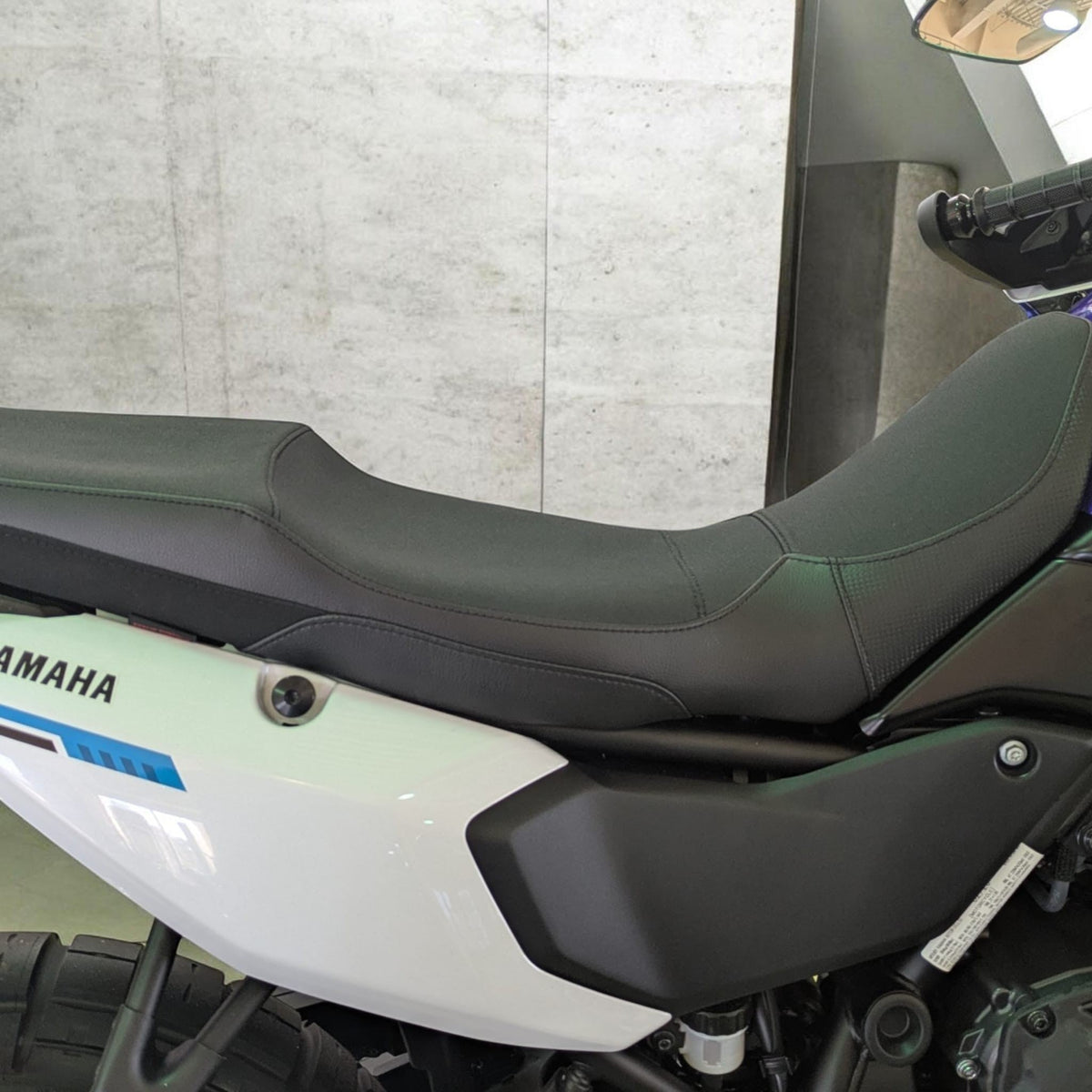 Yamaha Tenere 700 Seat Grip Top carbon sides - Standard Dual GEL| Champ Customs Adventure Pro