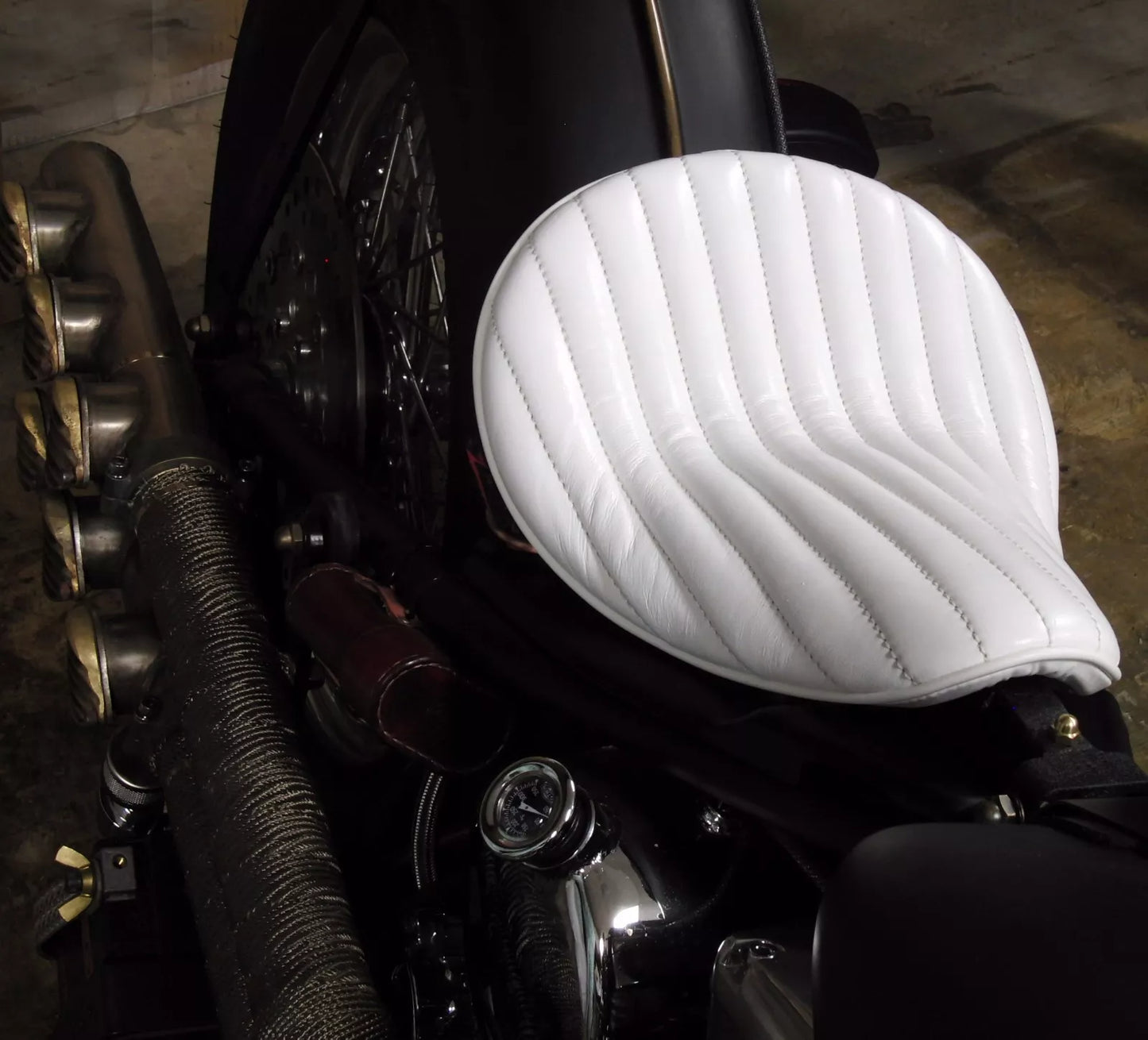 WHITE LEATHER "356" VERT RIB HI-BACK SOLO SEAT TUCK & ROLL HARLEY BOBBER CHOPPER