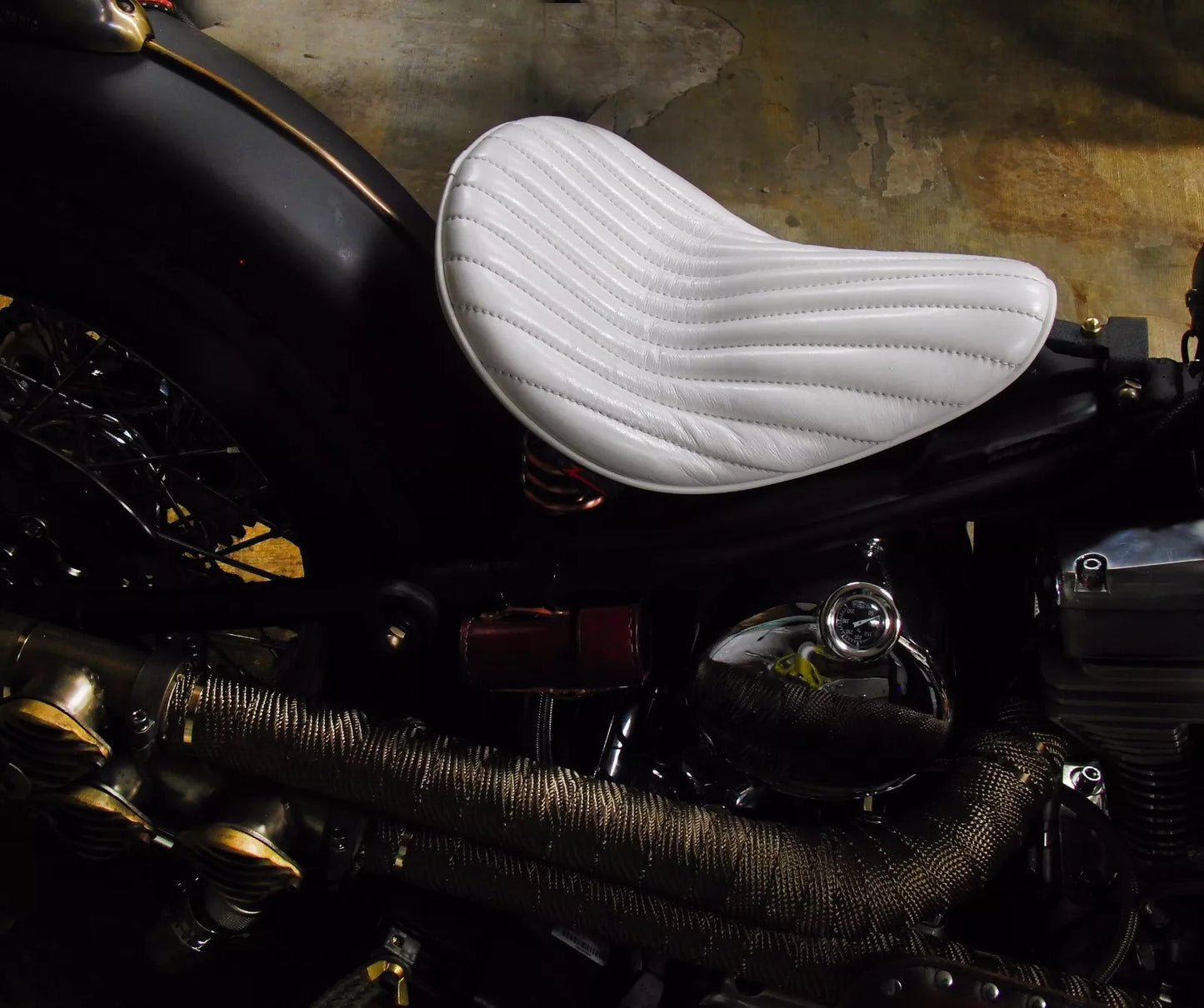 WHITE LEATHER "356" VERT RIB HI-BACK SOLO SEAT TUCK & ROLL HARLEY BOBBER CHOPPER